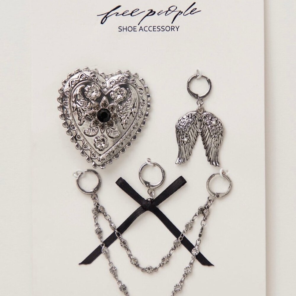 NWT Free People Shoe Charm & Pin Pack in Silver Heart - Picture 1 of 3